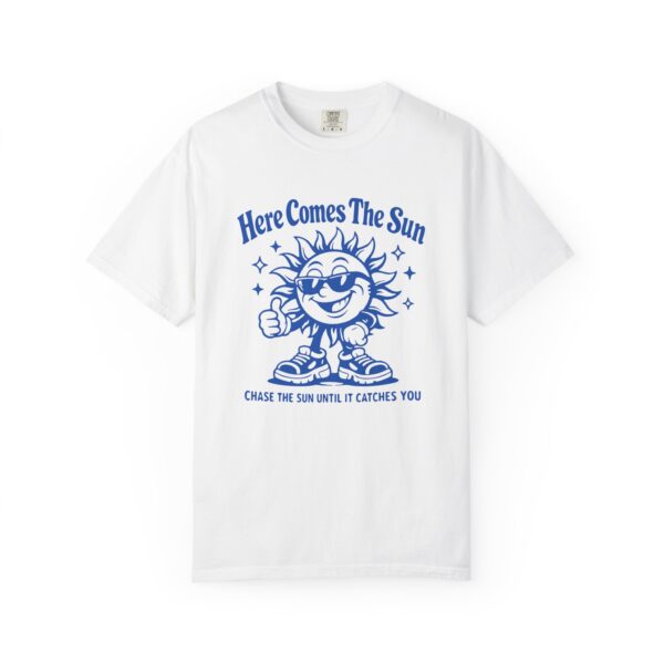 Tee — "Here Comes The Sun" Retro Smiling Sun Graphic Tee (Chase the Sun)